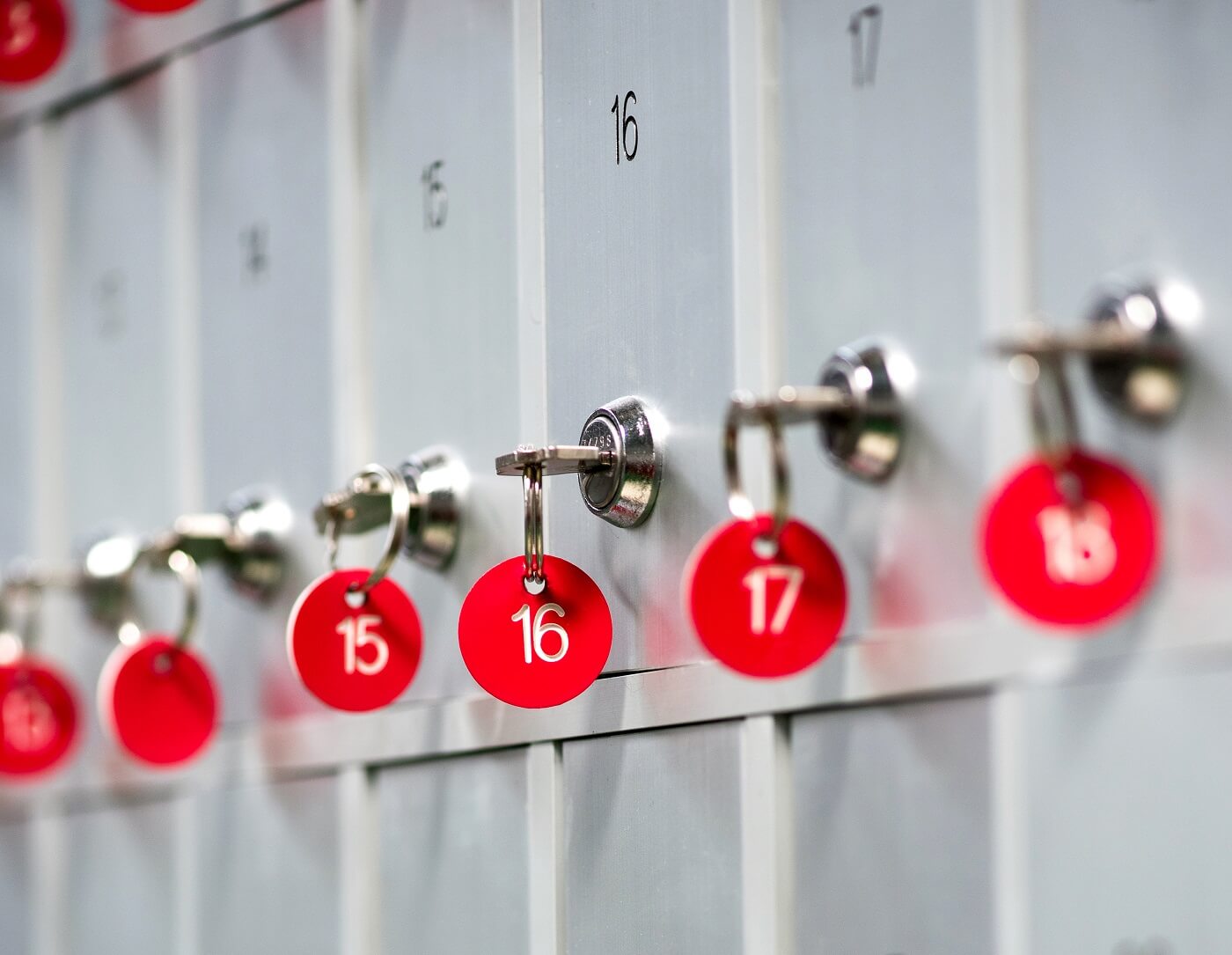 rows-of-keys-in-safety-deposit-boxes-PUJDR9Y(1)